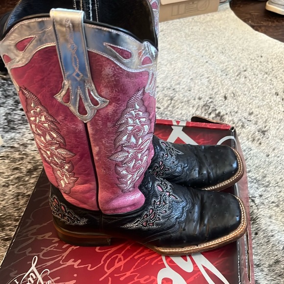 Black Full Quill Ostrich Luchesse Womens size 10 - Picture 1 of 5